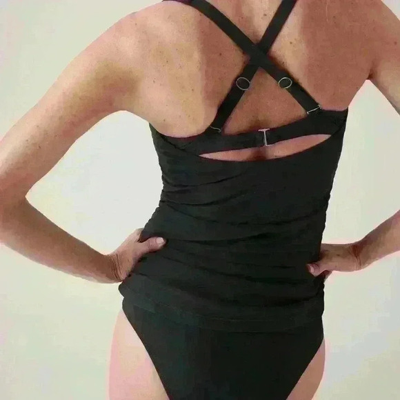 ATHLETA Women’s Black Square Neck Bra Cup Tankini Top Size 32 D/DD - Picture 9 of 9